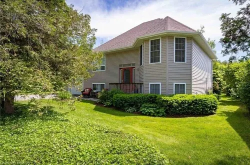 Perfect for couples or the family. Walk downtown, to beach or hiking trails.