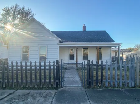 Freshly Updated house near Wilson Lake, Kansas’s nicest lake!!! Отели в г. Лукас