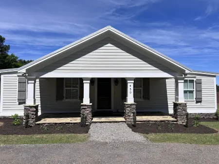 Brand new upscale home conveniently located off 1-20 and 520