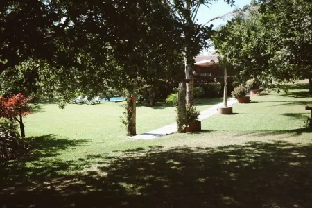 Country house by the river, with pool and total privacy Отели в г. Виана-ду-Каштелу