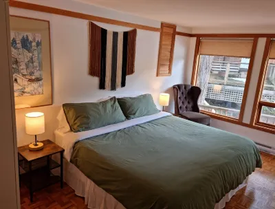 Charming waterfront Salt Spring Island B&B