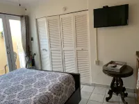 STUDIO  Walking distance to beach.