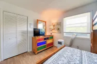 'West of the Moon' Ocean Apt w/ Beach Access! - Balkoner