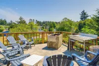 Westport Retreat w/ Pool Table: Walk to State Park