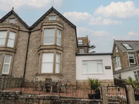 Apartment 5, Lyonesse Apartments 住宿飯店