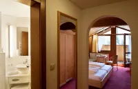 Hotel Zimba - Parvekkeita