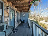 Beautiful Lakeview Chateau With Stunning Views 3 Bedroom Home Hotels in Grainger County