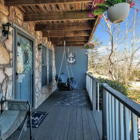 Beautiful Lakeview Chateau With Stunning Views 3 Bedroom Home Отели в г. Грэйнджер