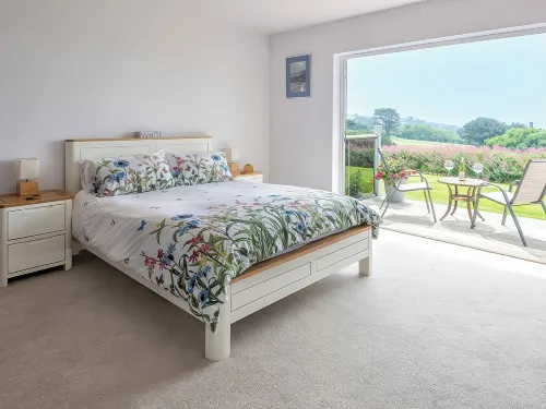Greenside Studio - 2-Star