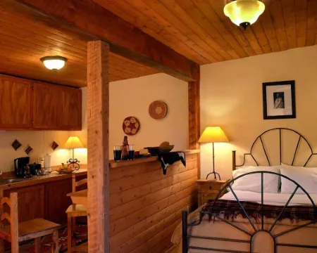 The Maverick Inn Hotels in Alpine