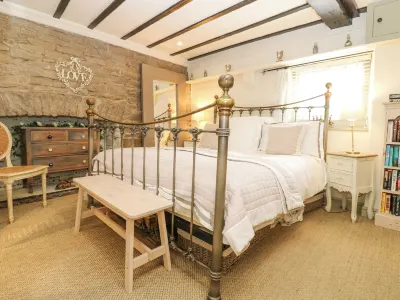 In & Out Cottage Hotels near Middleham Castle