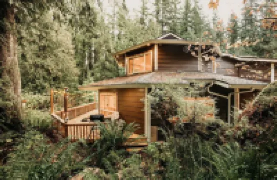 13sl - Hot Tub - Pets Ok - Wifi - Sleeps 8 2 Bedroom Home by RedAwning