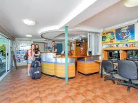 كارافيلا باكباكرز Hotels near منتزه كيرنز