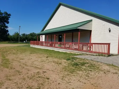 Inn of the Pines Отели в г. Адамс