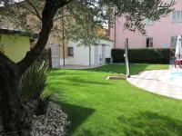 Albergo Al Cacciatore Hotels near Lido Di Lonato Beach