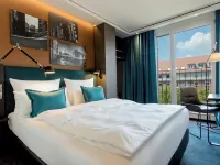 Motel One Hamburg-Fleetinsel Hotels near Baumwall underground station