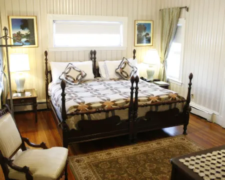 The Coolidge Corner Guest House: A Brookline Bed and Breakfast Hotels in Brookline