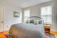 Walk to Harvard Square: Apartment in Cambridge - balcony