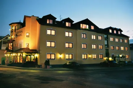 Hotel-Restaurant Central am Königshof Отели в г. Бергштрасе