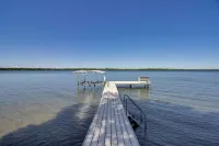 Hackensack Waterfront Retreat on Tenmile Lake - Homestays