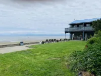 Sand Pebbles Inn Hotels in Qualicum Beach