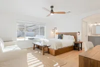 Of Wine & Gods - Hot Tub, BBQ and Fire Pit! 3 Bedroom Home by RedAwning