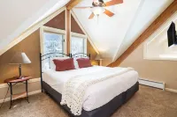 Huge Riverfront Deck + Walk Everywhere Viking Lodge 100a 3 Bedroom Condo by RedAwning - Swimmingpools
