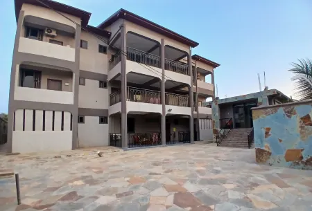 RAGANT HOTEL Отели в г. Abura Asebu Kwamankese