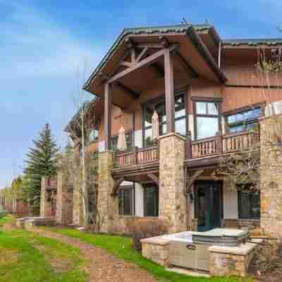 4 Bedroom Luxury Townhome in Lionshead Village Hotel Exterior