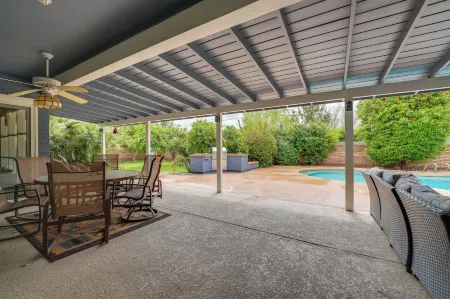 10 Mi to Dtwn Phoenix: Home w/ Private Pool! Отели рядом с достопримечательностью «Зоопарк Финикс»