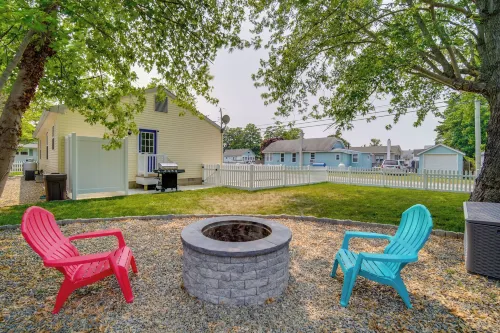 Pet-Friendly Villas Vacation Rental Walk to Bay - WiFi
