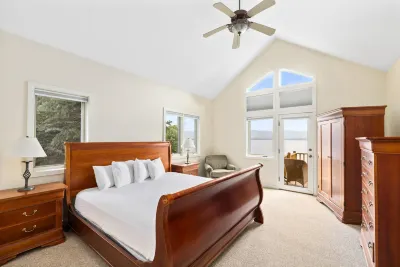 Sun Castle Resort Hotels near Long Island