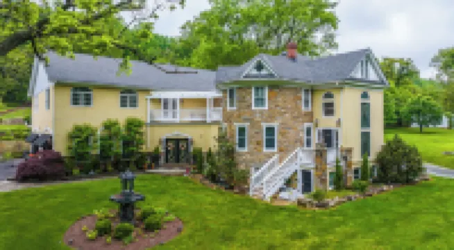 Stone Manor Boutique Inn