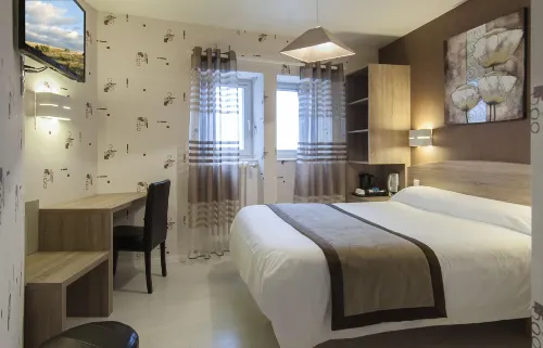 Logis Hôtel Restaurant Cazes Arazat Các khách sạn ở Sainte-Eulalie-d'Olt