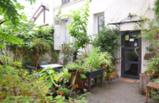 Hôtel Résidence Champerret Hotels near LVMH Fragrance Brands