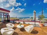 สแตรนด์โฮเทล เชเวนนิงเกน โรงแรมใกล้หาด Scheveningen