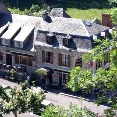 LOGIS Hôtel-restaurant Les Coudercous Hotel Exterior