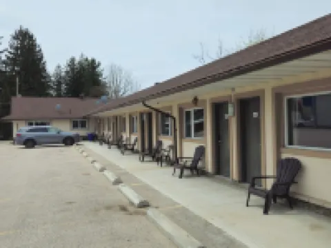 Forest Plaza Motel Hotels in Mount Forest