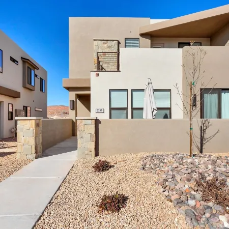 Family Fun Getaway #2333 5 Bedroom Townhouse by Redawning