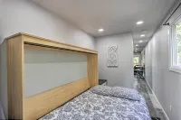 Unique Container Studio w/ Deck & Fire Pit! - Apartments