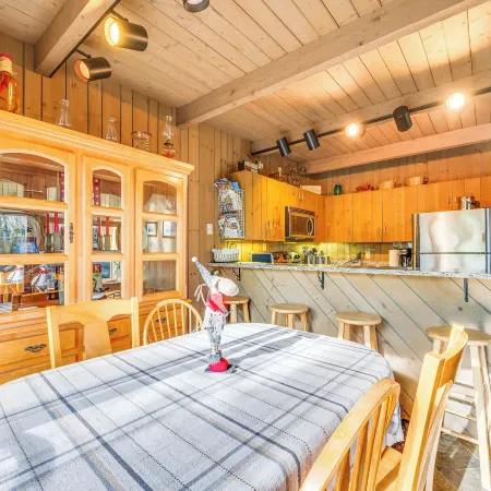 0.5 Mi to Dtwn & Trails: Conway Condo w/ Hot Tub!