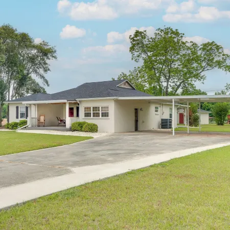 Beautiful Georgia Farmhouse Rental w/ Patio