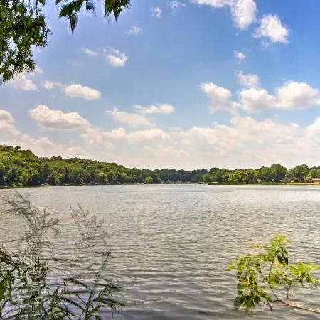 Year-Round Waterfront Getaway Lake Access and Dock!