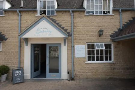 The Lodge at Broadway Отели рядом с достопримечательностью «Парк Броудвей Тауэр & Кантри»