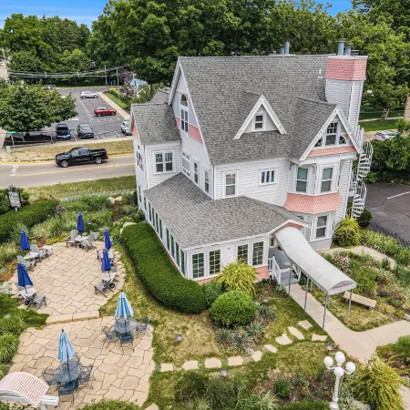 Yelton Manor Bed and Breakfast