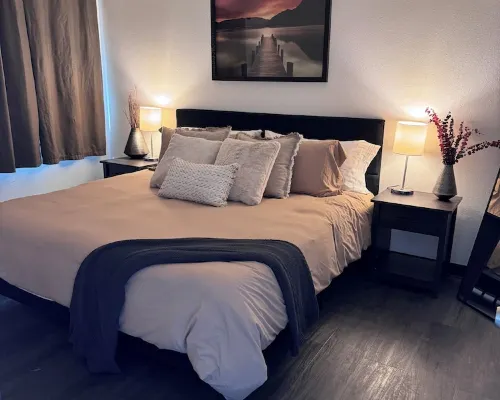 2 bedroom apartment overlooking the the mouth of the Kenai River. Downtown Kenai Hotels in Kenai