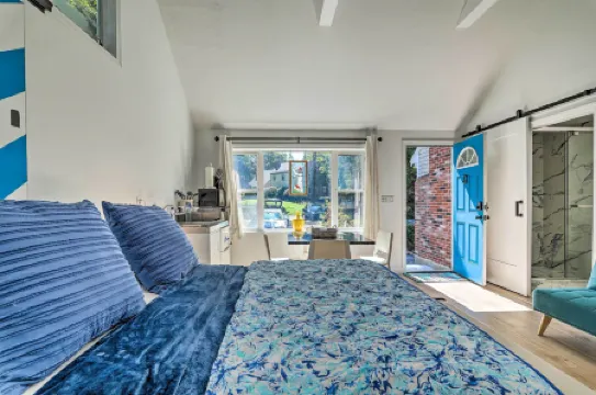 3 Mi to Beach Couples Escape in Marston Mills