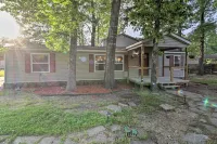 Lake Hamilton Home w/ Dock: 8 Mi to Hot Springs NP - 3-Star
