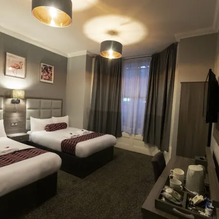Euro Hotel Отели рядом с достопримечательностью «Станция метро Hammersmith»