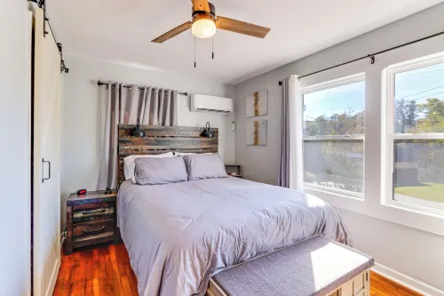 < 1 Mi to Dtwn: Pet-friendly Cabin in Murphy! - Wifi